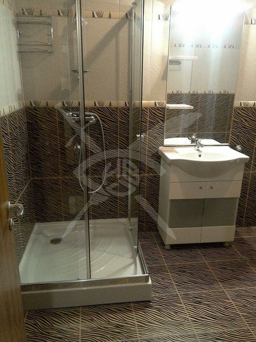 Дава се под наем Тристаен апартамент в Варна, Бриз - 150 кв.м за 1000 € - Снимка #4