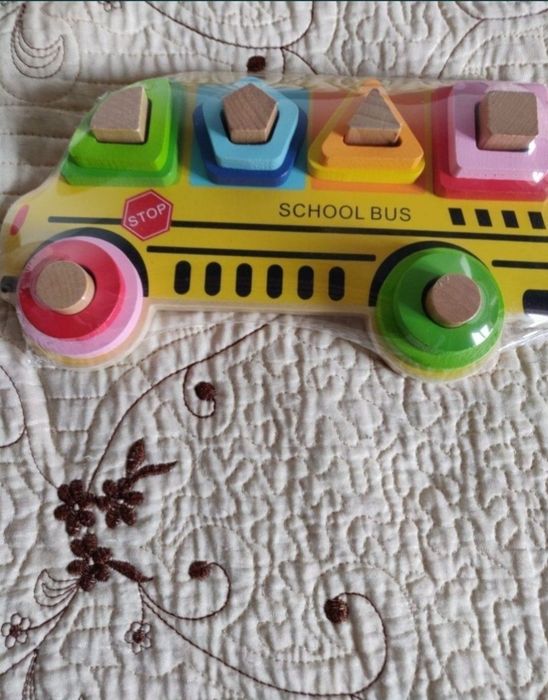 Jucarie educativa puzzle forme geometrice bus autobuz lemn nou