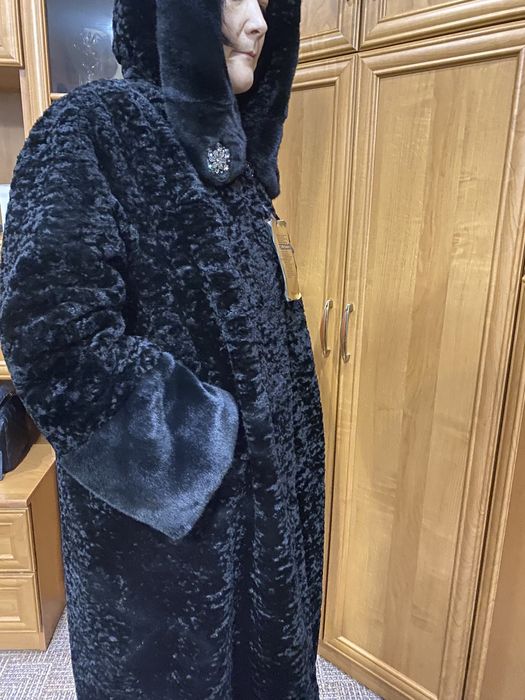 Продам шубу каракулевую