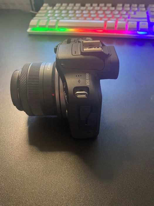 Продавам Canon R100+