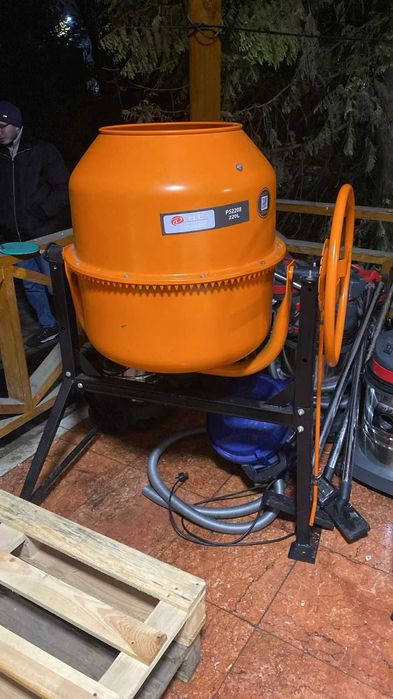 Бетономешалка 220л