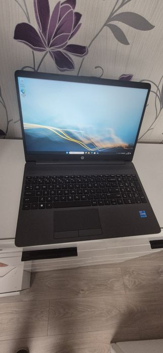 Vând Leptop HP 250 GB