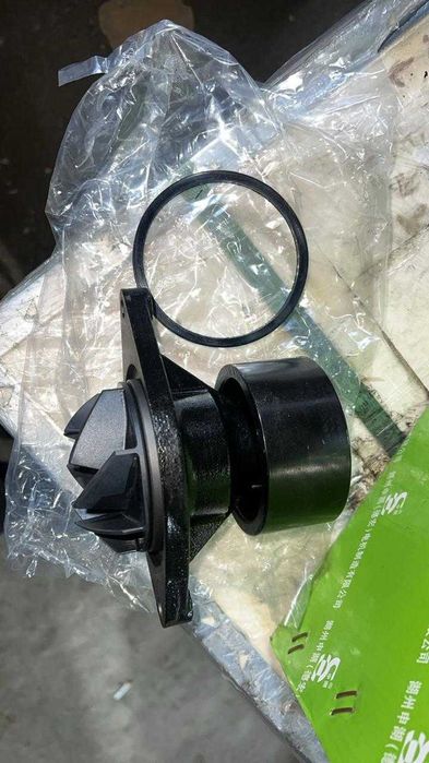 Помпа Komatsu PC220-8