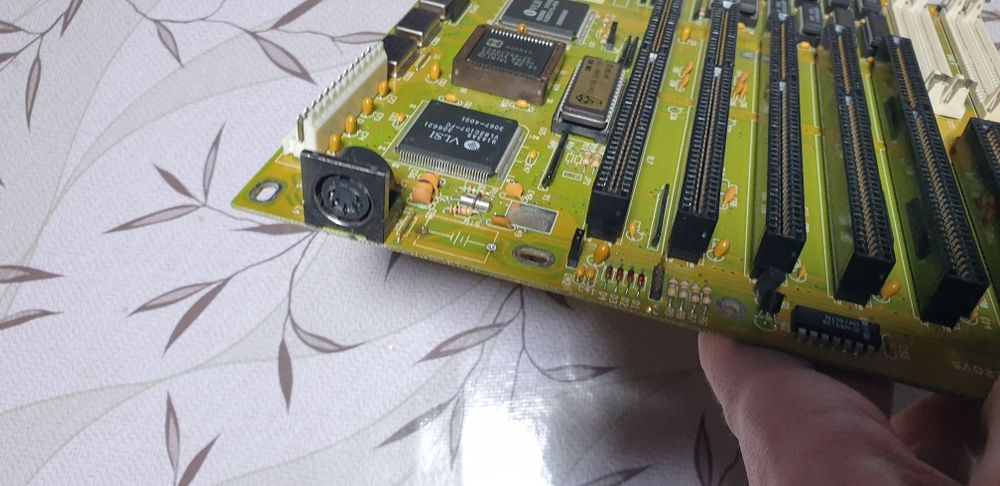 Продам нерабочую материнскую плату 286