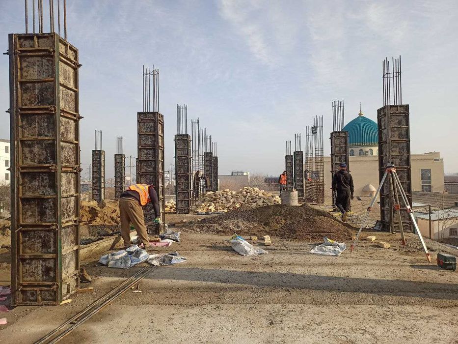 Продаются квартиры и магазины в центре Кагана вдоль дороги.