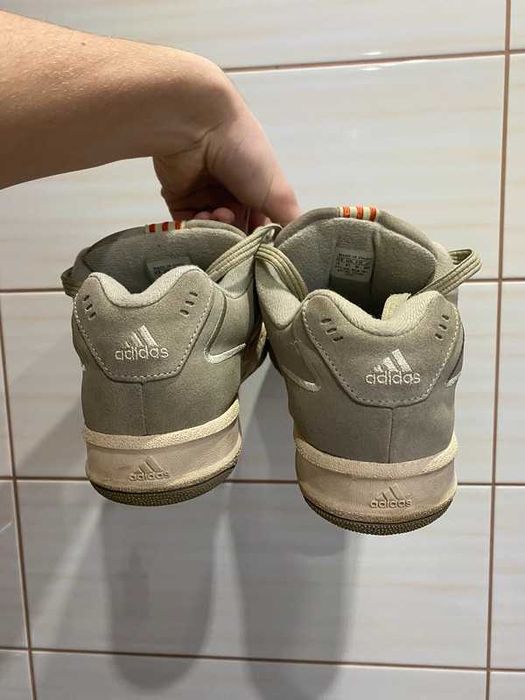 Pantofi Adidas piele intoarsa