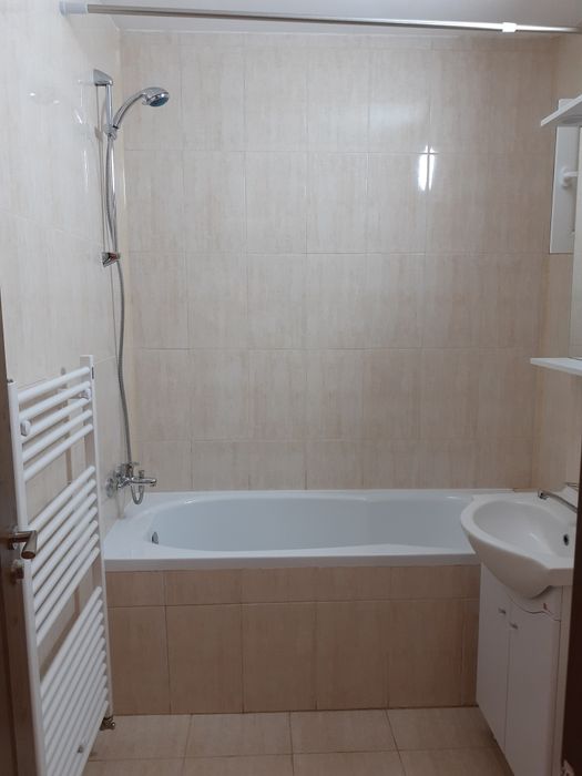 Închiriez apartament
