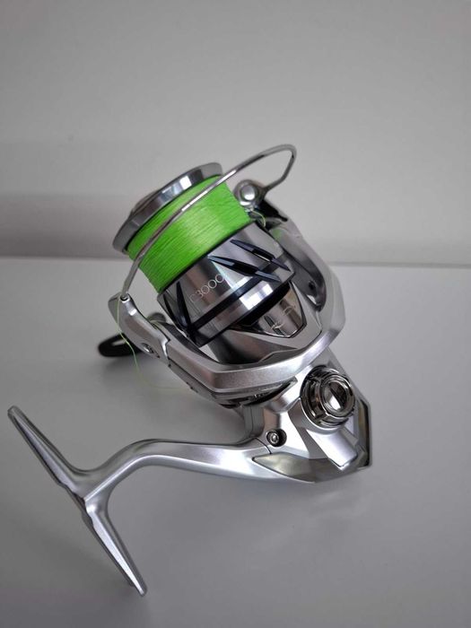 НОВ Shimano Stradic FM C3000