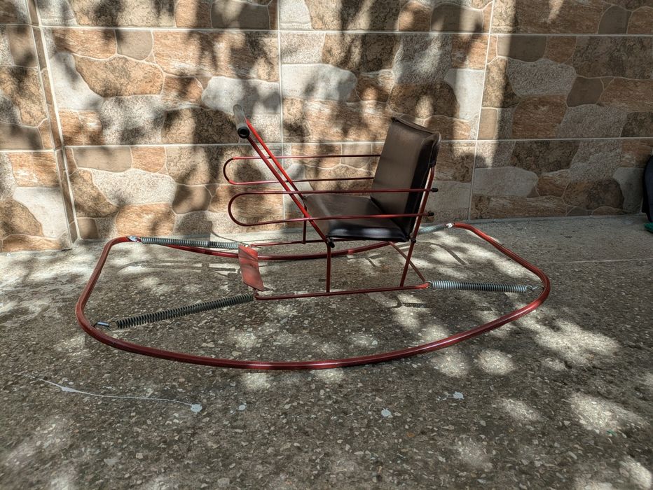 Ретро люлка тип люлеещо се конче