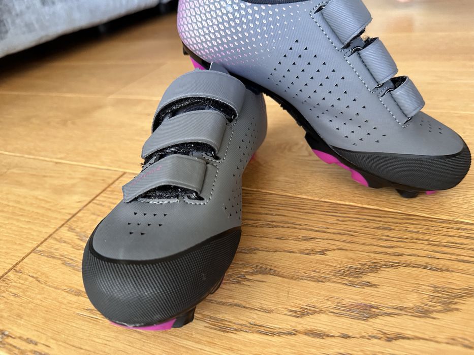 Pantofi cycling northware, culoare gri cu roz.