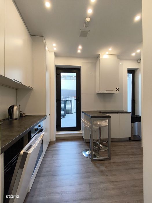 Birou și curte 100 mp in Centru, curte proprie și loc parcare.