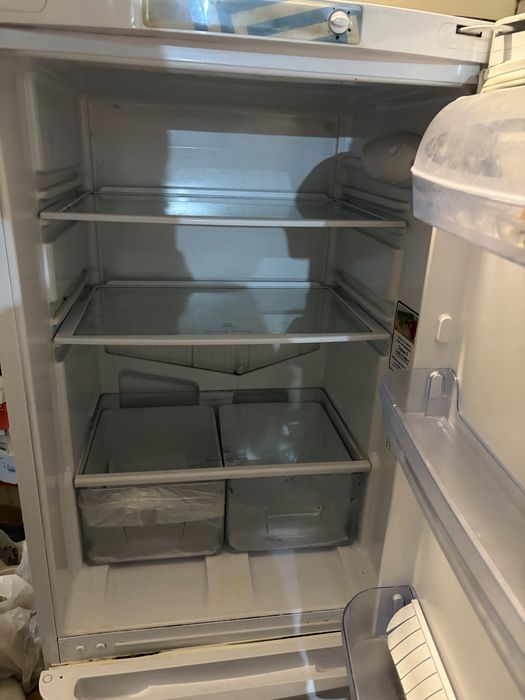 Продаю холодильник indesit