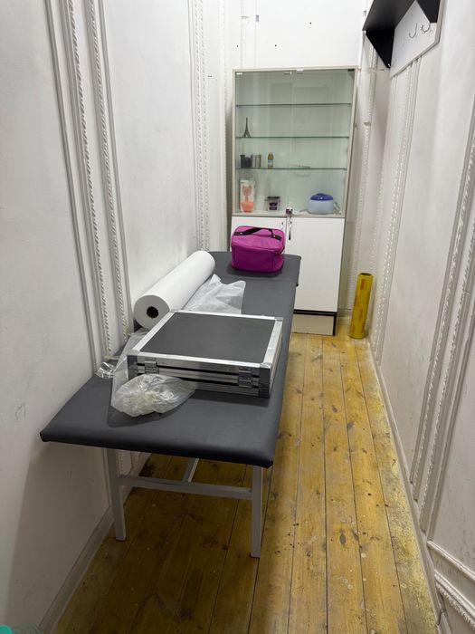 kushet bn shkafcha sotiladi salon uchun kup ishlatilmagan ikkalasinii