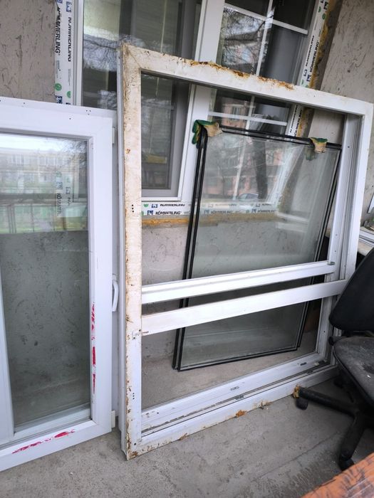Пластиковые окна 2 штуки