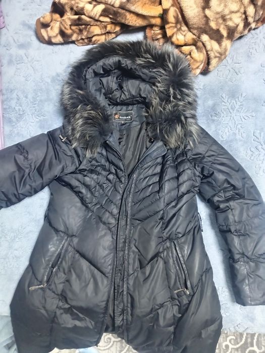 Сросно продам куртки женские