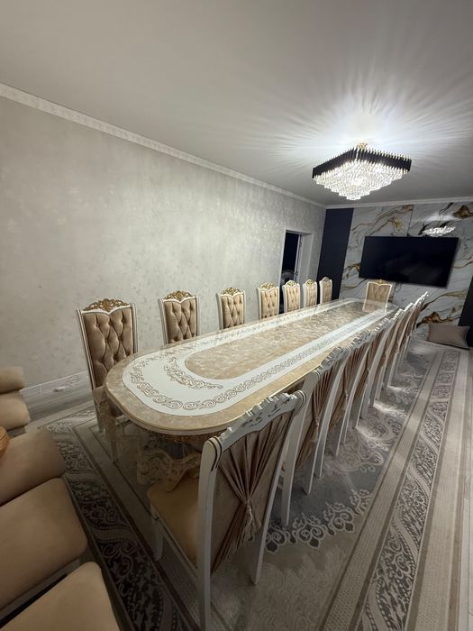 Стол со стульями за 550к