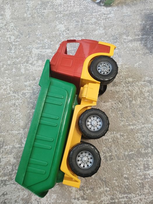 Игрушка самосвал