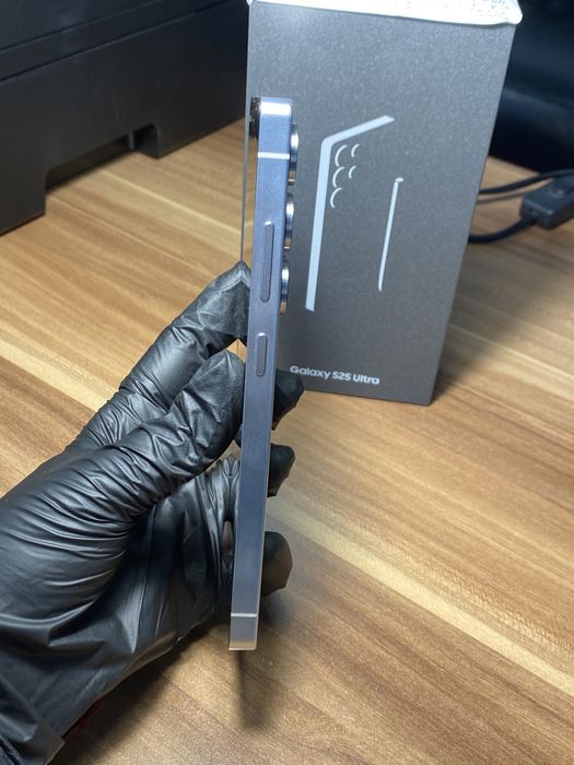 Samsung Galaxy S25 Ultra • 512 GB • Titanium Black