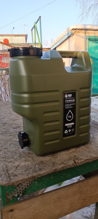 Канистра - умывальник автомобильный