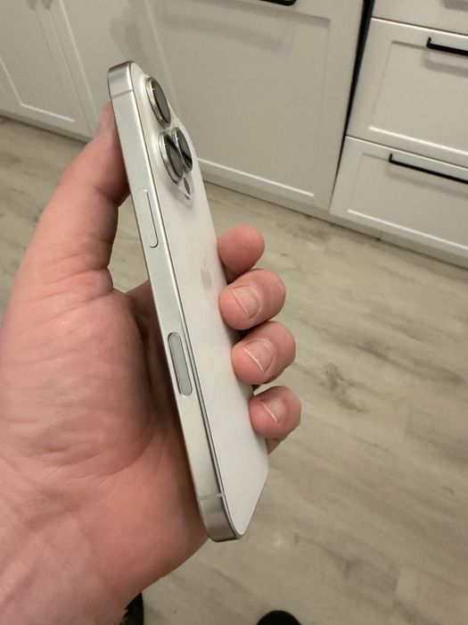 Iphone 16 pro impecabil ca nou 98%baterie garantie flanco 2 ani