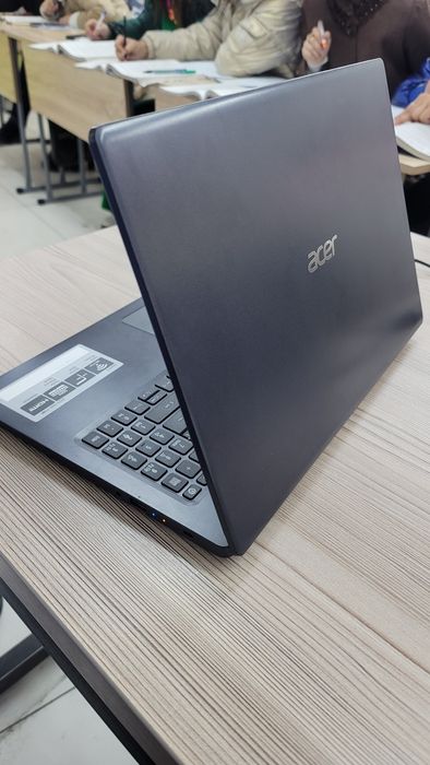 Noutbuk
Protsessor: i7 8th gen 
SSD : 500GB M2 Kingston
Video carta :