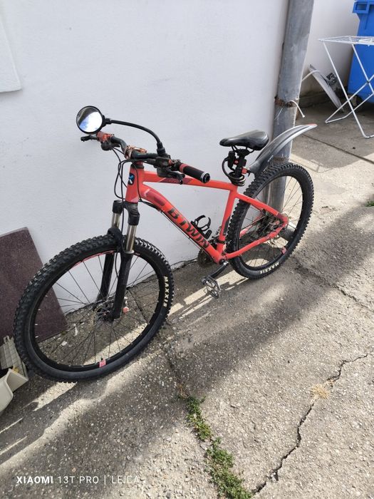 B'Twin Rockrider 540 mountain bike