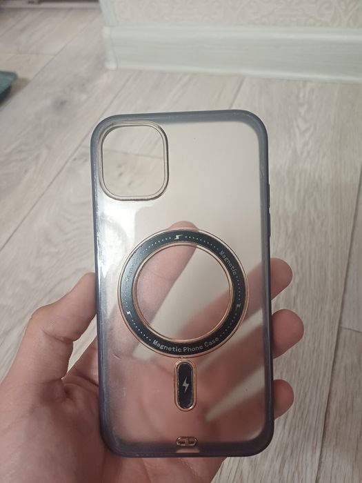 Продам чехлы на айфон 11