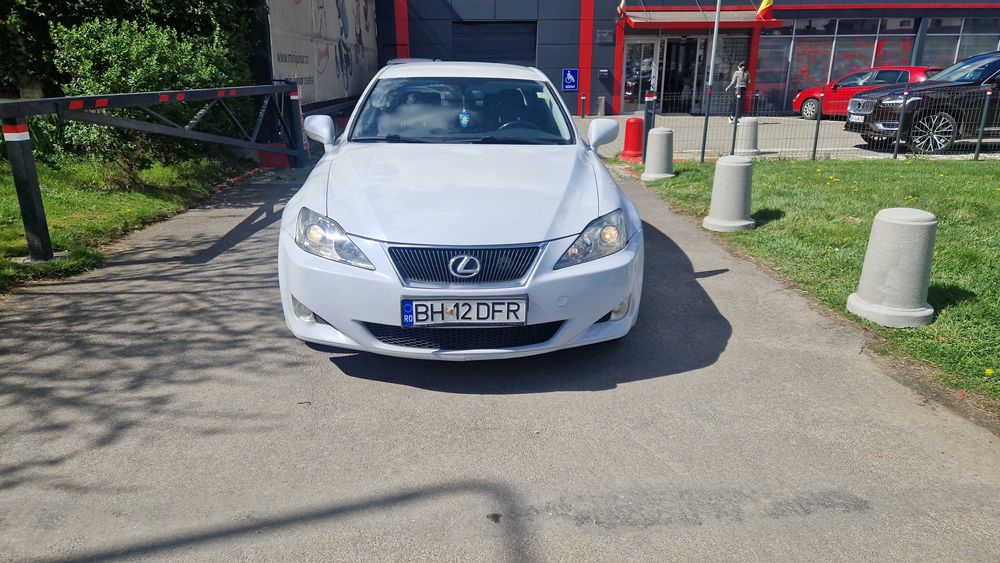 Lexus is220d 2.2d 2008 177cp E4 alb perlat pret 3990eu neg sau schimb