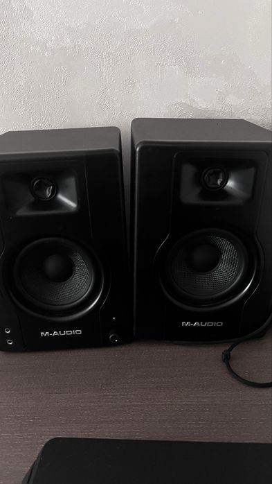 Студийные колонки M-Audio BX4 и звукова карта