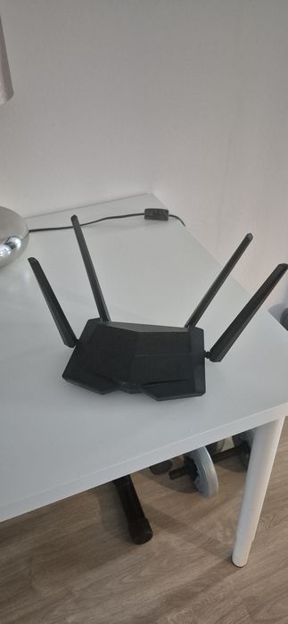 Router Wi-Fi Tenda Gigabit, 4 Antene Externe, Port USB – Stare Excelentă