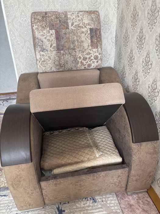 Продам кресло с ящиком.