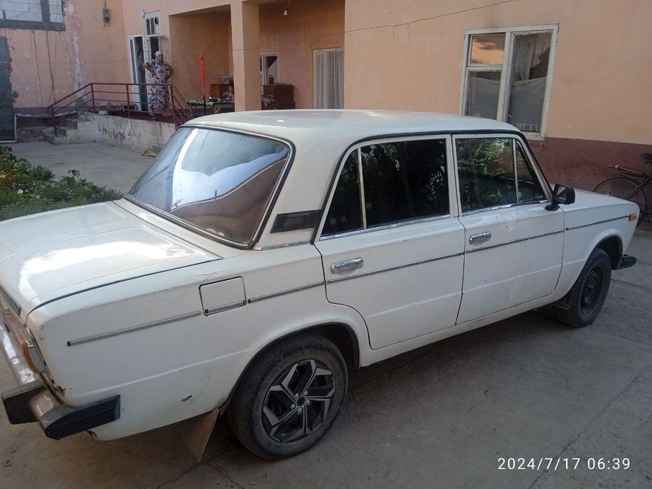 Машина юриб турган