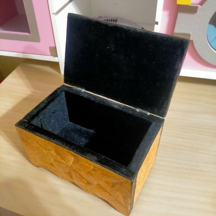 Продам шкатулки б/у 2шт