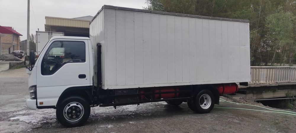 Isuzi 2010 terilgan surochni sotilad