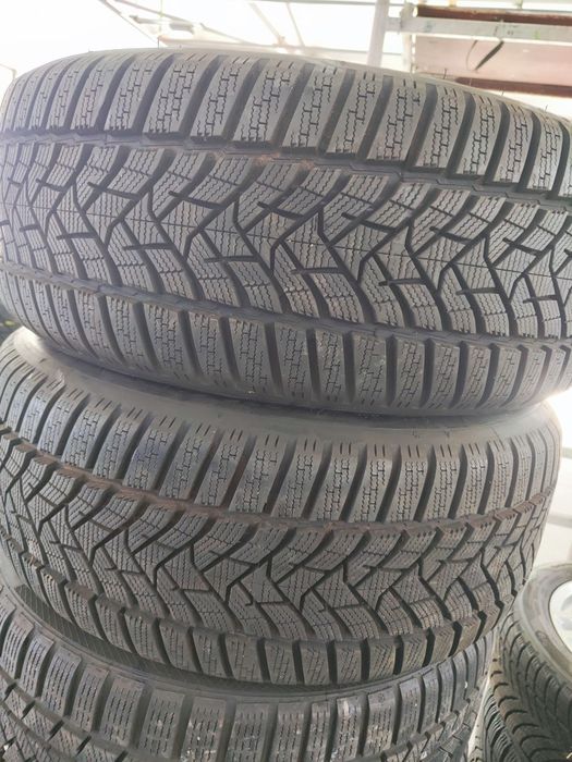 2 бр зимни 225/50/17 Dunlop 24г