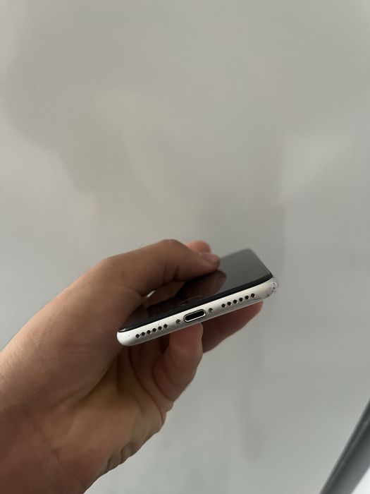 Iphone se sotiladi 400000