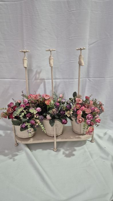 Ваза декоративная с цветами