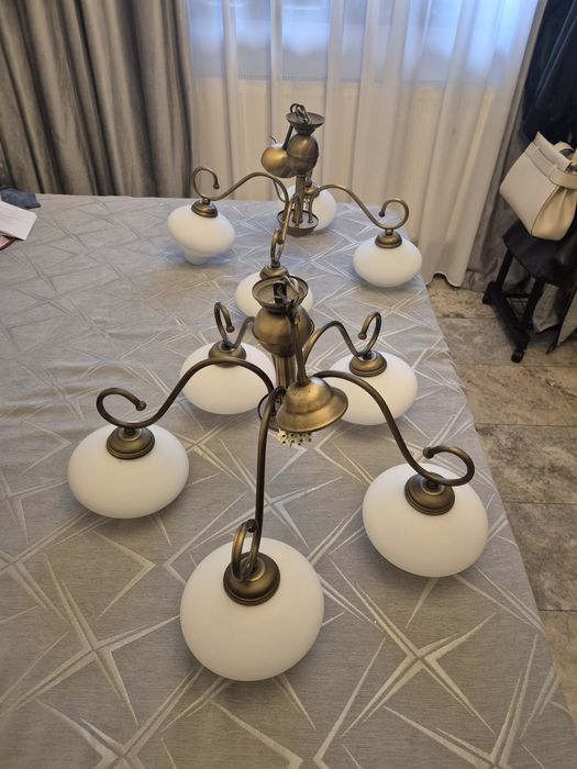 2 lustre cu 5 respectiv 3 spoturi !