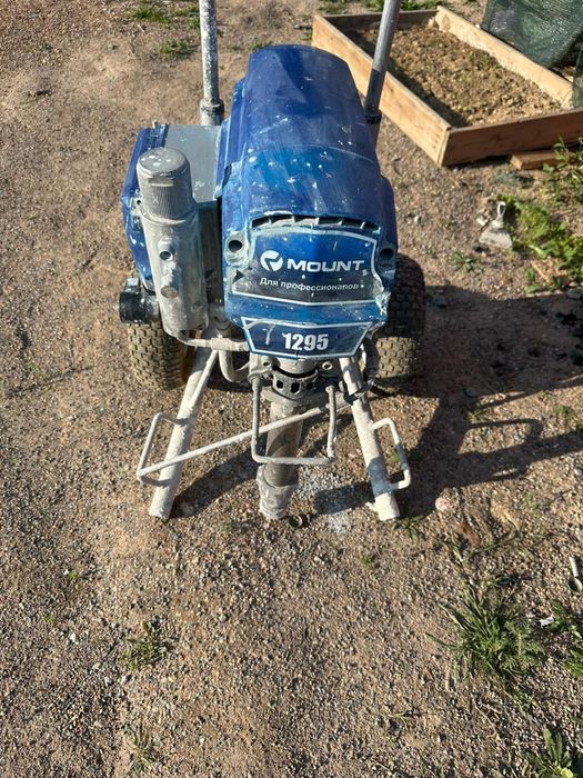 Безвоздушый краска-распылитель