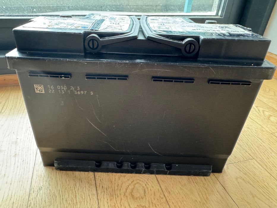 Baterie auto AGM 70Ah Mercedes , stare perfectă