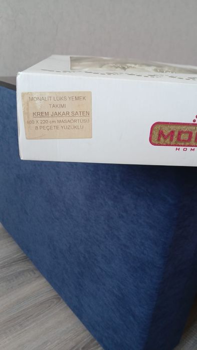 Продам скатерть серверовочный