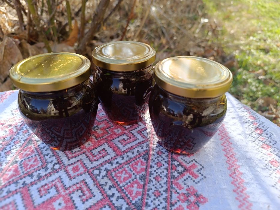 Домашно сладко от маслодайна роза с български шафран