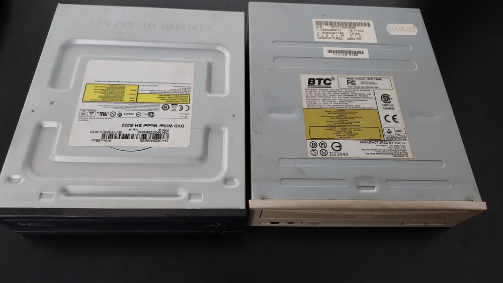 HDD 80GB IDE, placa video AGP, floppy, CD-ROM, Creativ soundblaster