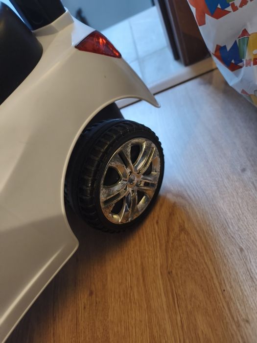 Кола за бутане бяла