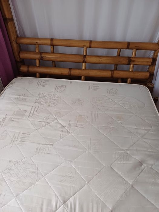 Pat cu baldachin, din bambus