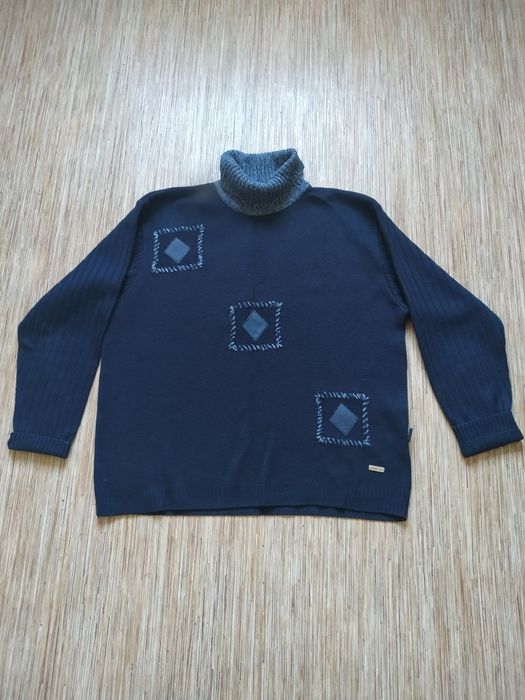 Стильный свитер отличного качества