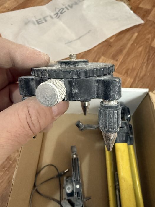 Лазерный уревень и его комплектуищие