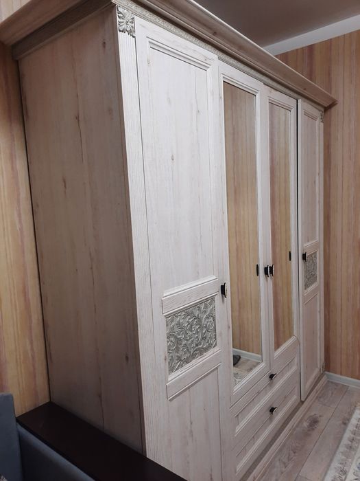 Продам шкаф бежевый