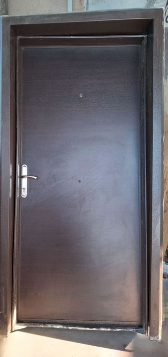 Метална входна врата