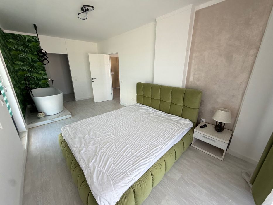 Închiriez Penthouses cu terasă